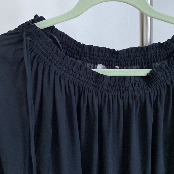 Black top - Picture 3 of 4